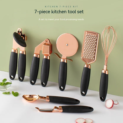 Elegante set di utensili da cucina placcati in rame, robusti e raffinati, perfetti ad ogni stile