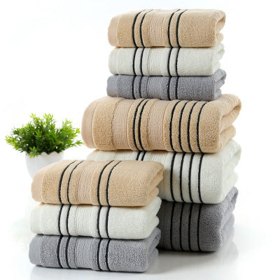 Rendi il tuo bagno un'oasi di comfort con il nostro set da bagno in puro cotone. Morbido, assorbente e delicato sulla pelle, questo set è perfetto per coccolarti. Un tocco di lusso per il tuo quotidiano.