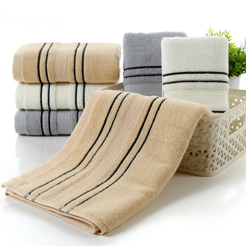 Rendi il tuo bagno un'oasi di comfort con il nostro set da bagno in puro cotone. Morbido, assorbente e delicato sulla pelle, questo set è perfetto per coccolarti. Un tocco di lusso per il tuo quotidiano.