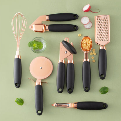 Elegante set di utensili da cucina placcati in rame, robusti e raffinati, perfetti ad ogni stile