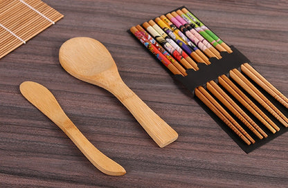 Scopri il nostro Sushi Set in Legno, ideale per portare l'autentica esperienza giapponese a casa tua. Realizzato in legno di alta qualità, include tutto il necessario per preparare e servire sushi con stile, rendendo ogni pasto un'occasione speciale.